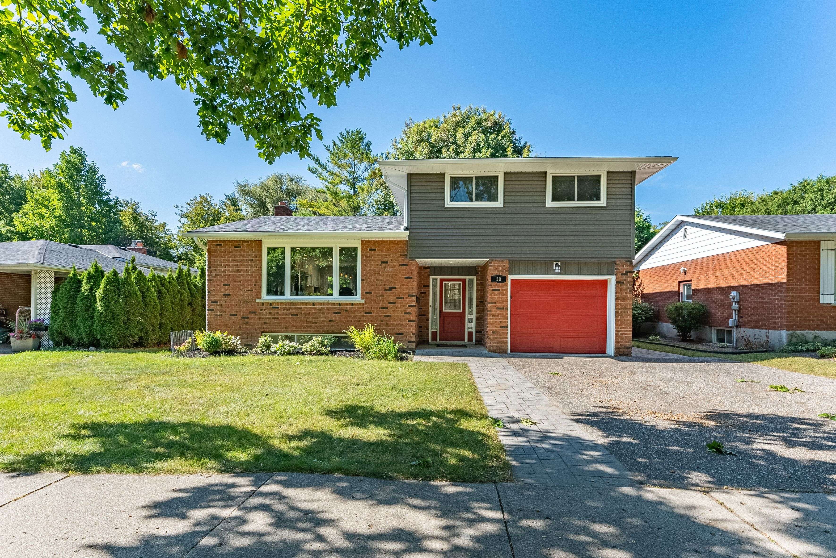 Kitchener, ON N2P 1R2,38 Black Walnut DR #1