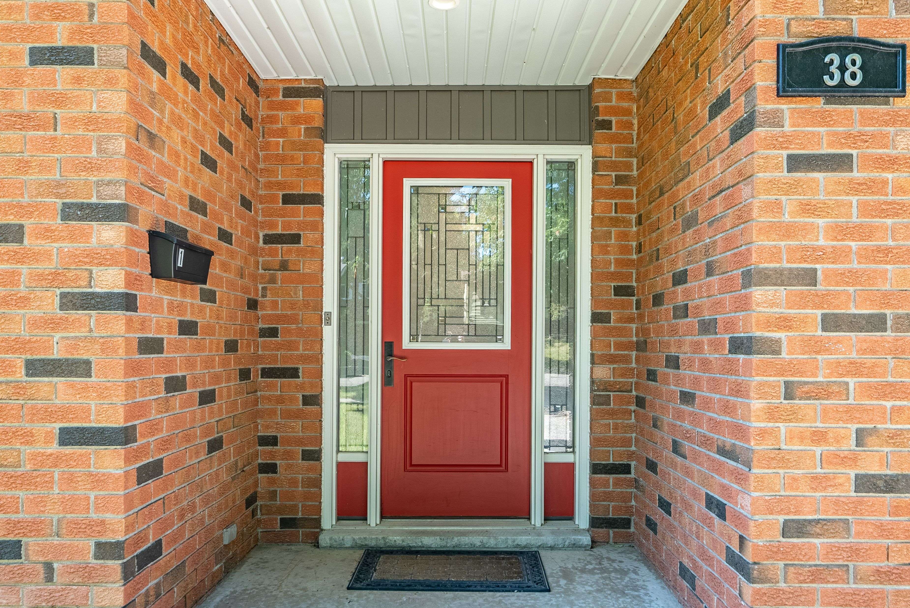 Kitchener, ON N2P 1R2,38 Black Walnut DR #1