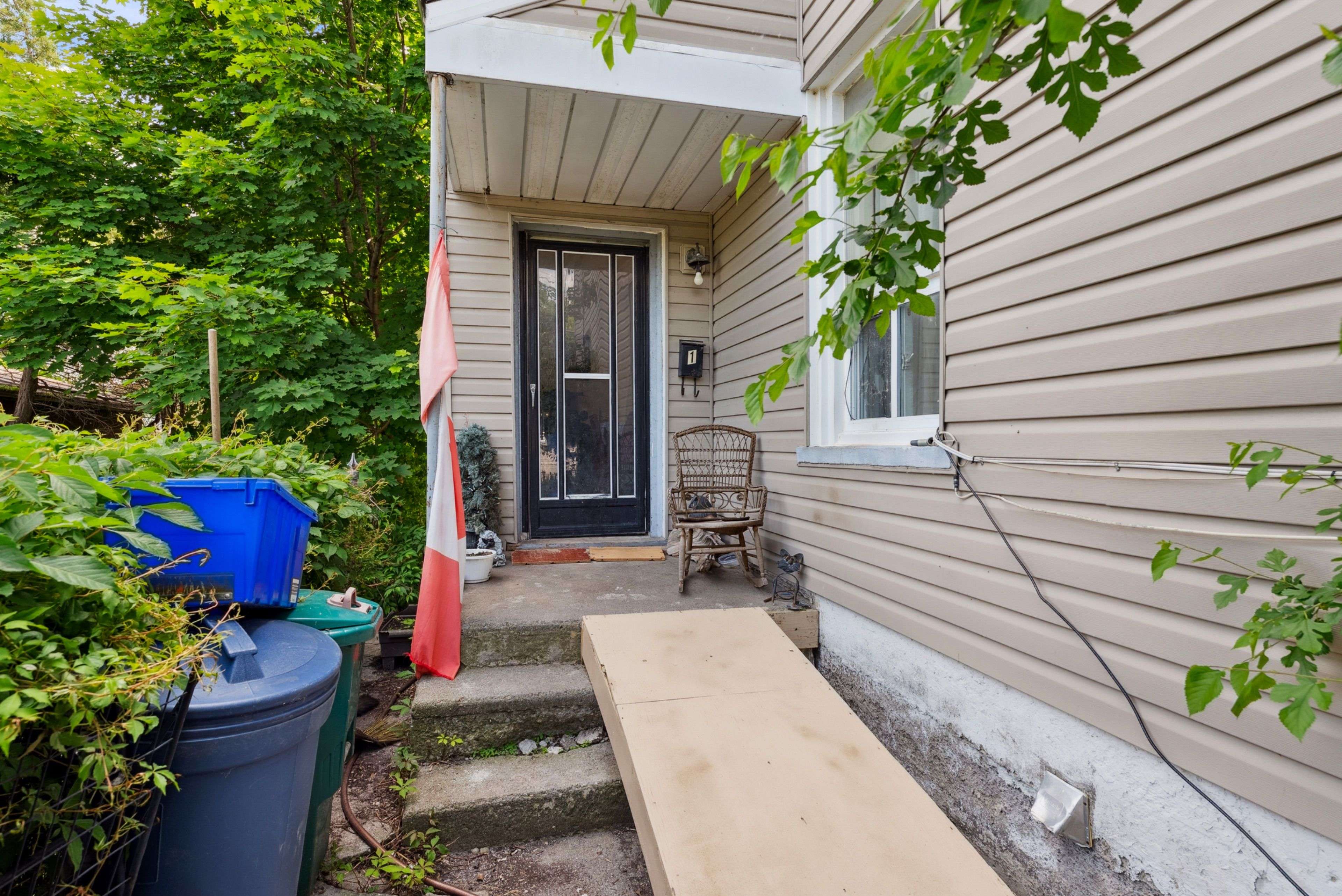 Quinte West, ON K8N 2Z6,17 Spring ST