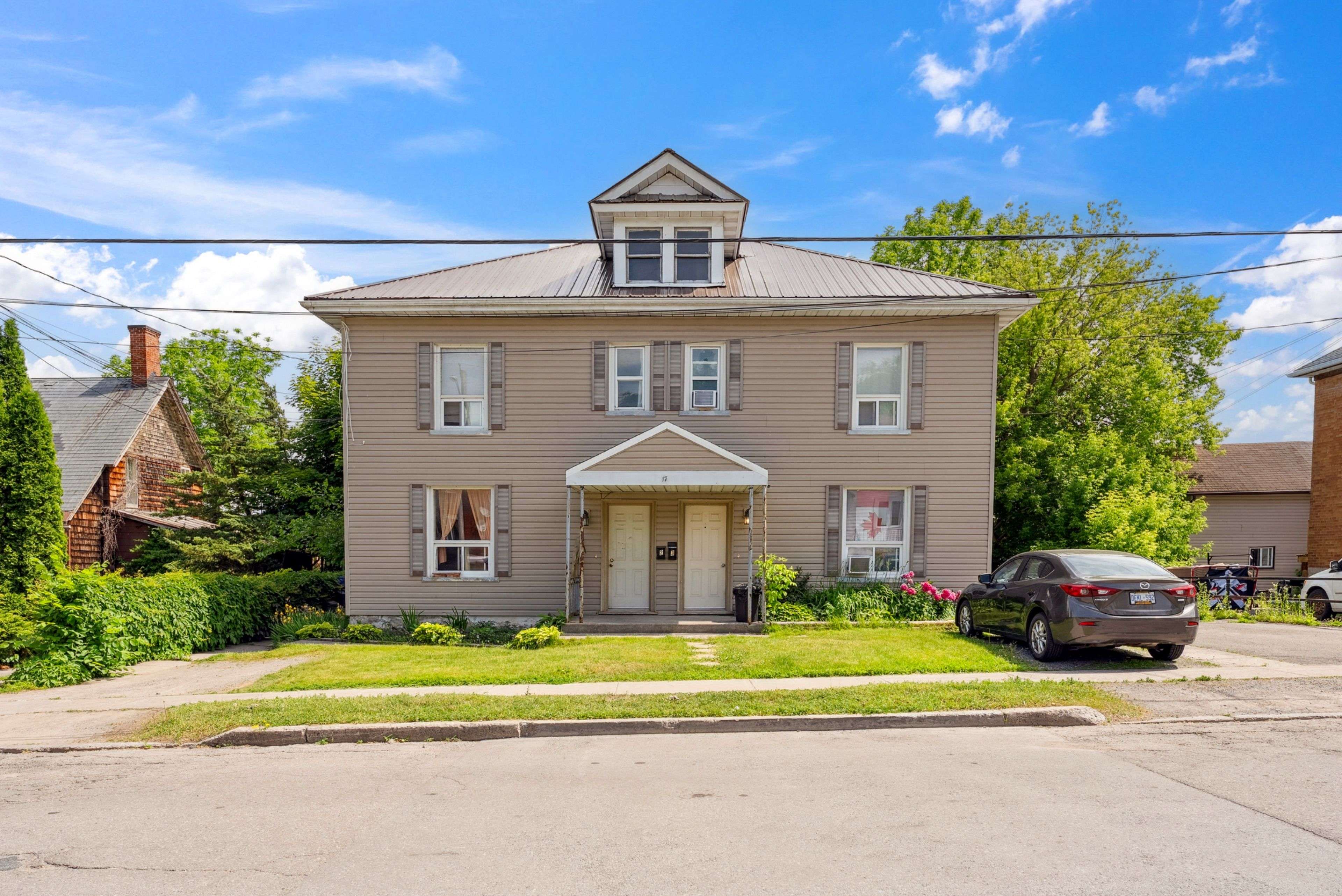 Quinte West, ON K8N 2Z6,17 Spring ST #Apt 3