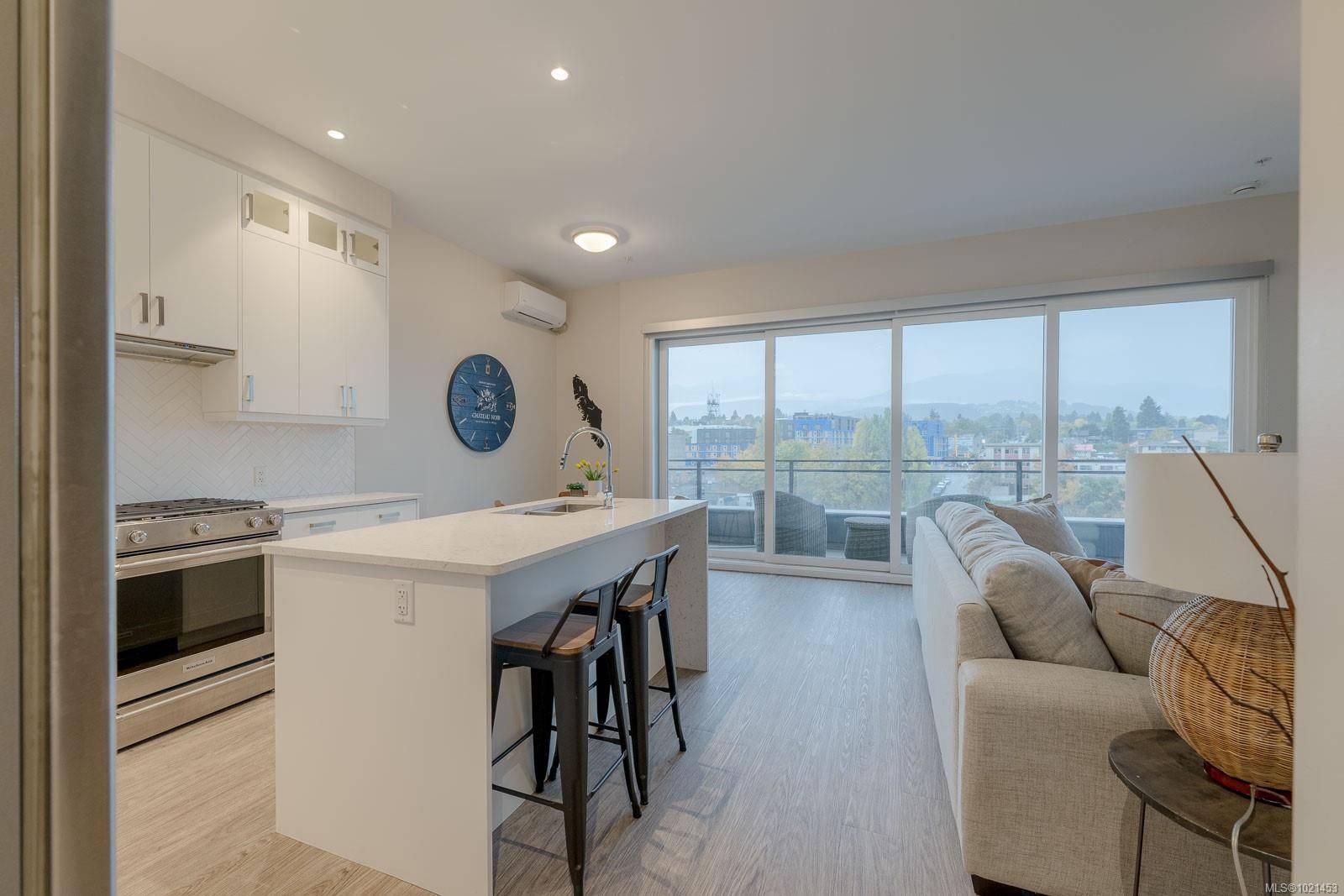 Nanaimo, BC V9R 0J3,91 Chapel St #508