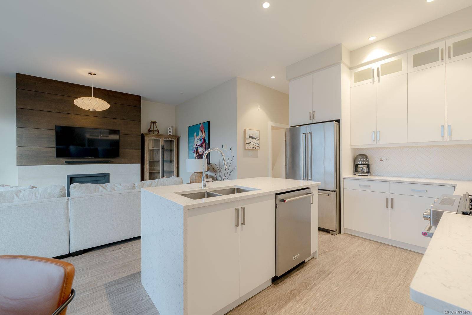 Nanaimo, BC V9R 0J3,91 Chapel St #508