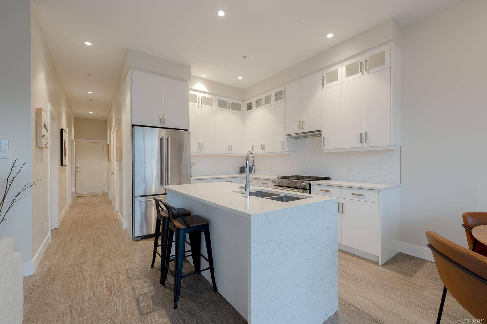 Nanaimo, BC V9R 0J3,91 Chapel St #508