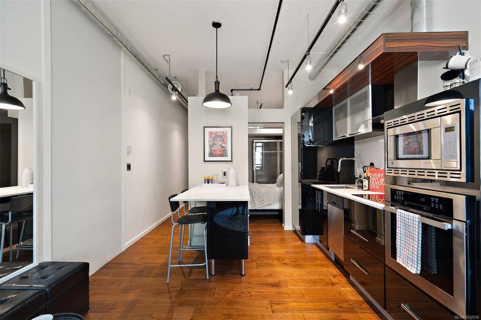 Victoria, BC V8V 4Y3,1029 View St #511