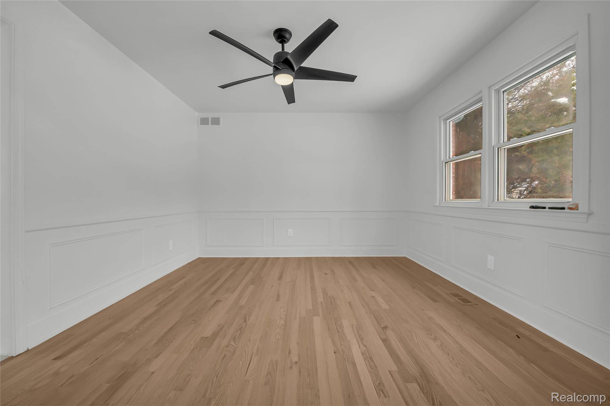 Southfield, MI 48076,30120 Spring River DR