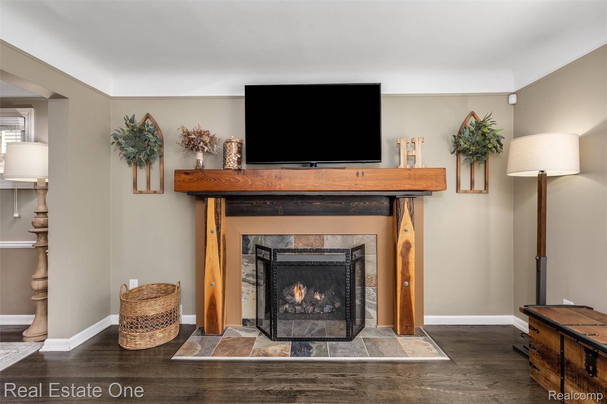 Royal Oak, MI 48073,1630 W 12 Mile RD