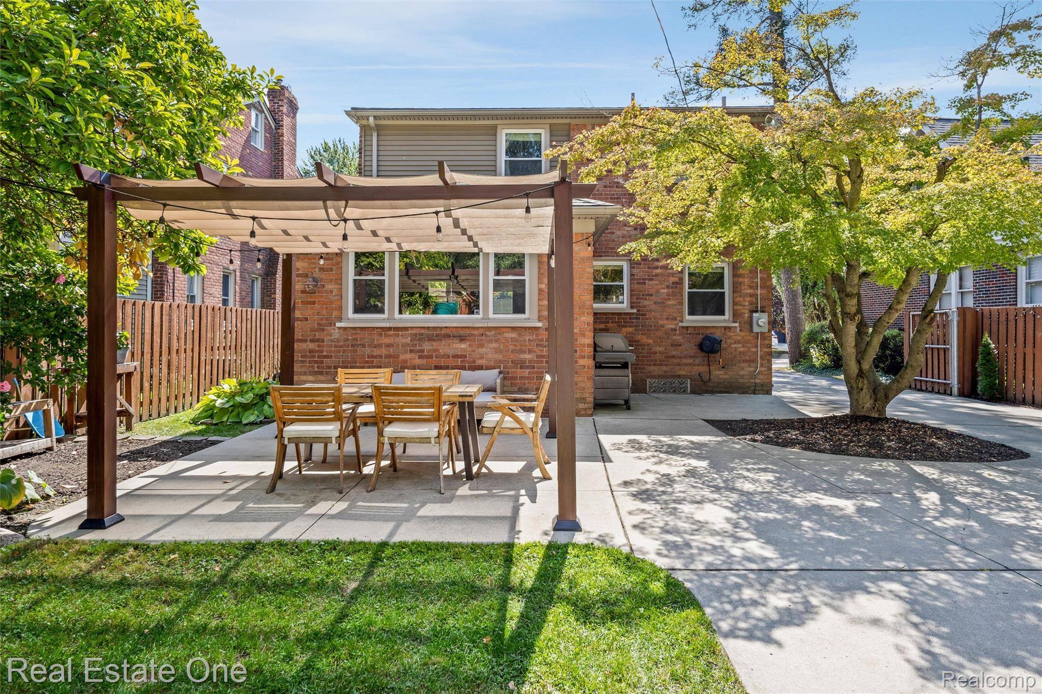 Royal Oak, MI 48073,1630 W 12 Mile RD