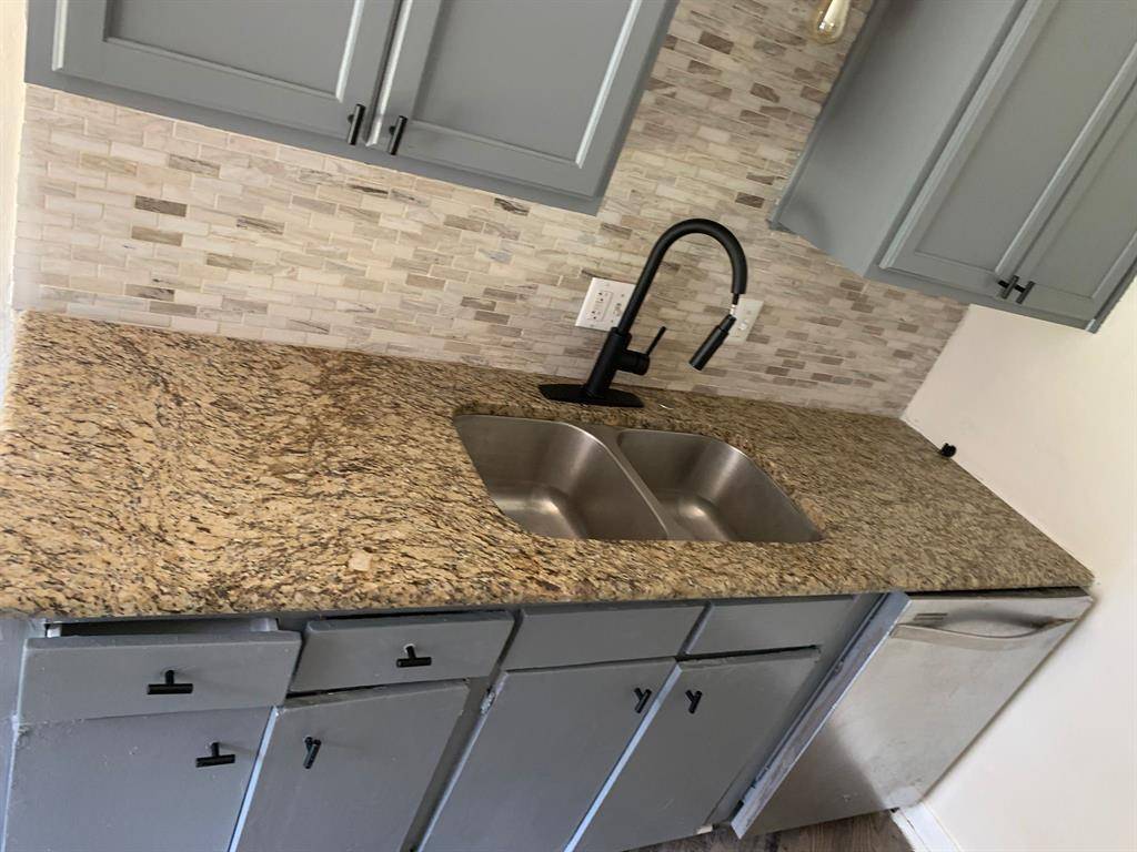 Dallas, TX 75214,5317 Junius Street #102