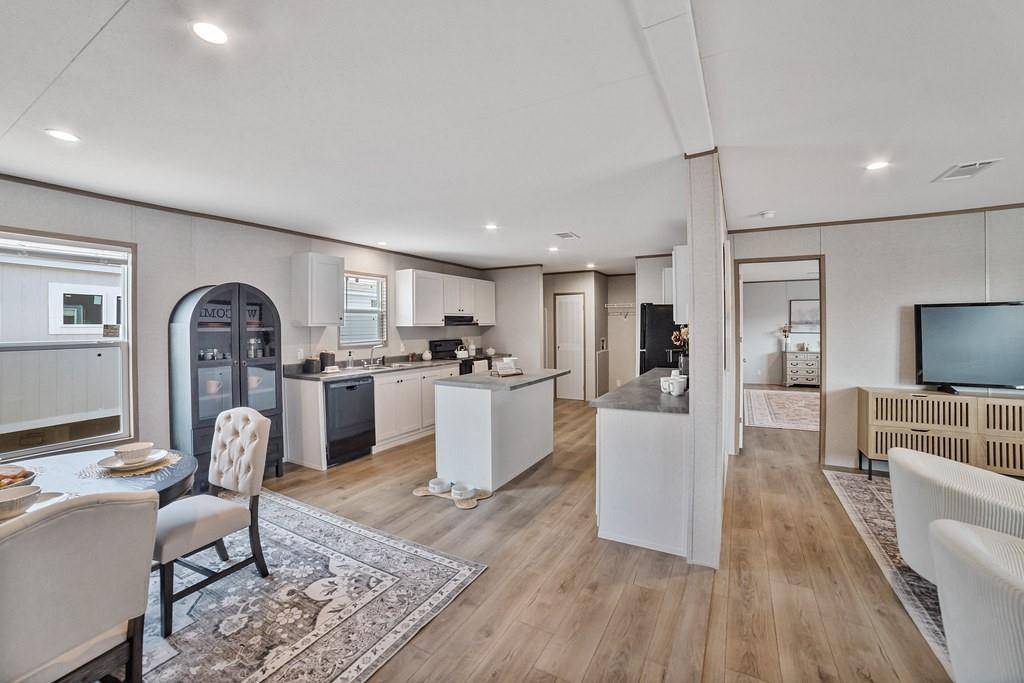 Sunset, TX 76270,3106 Smyrna Road