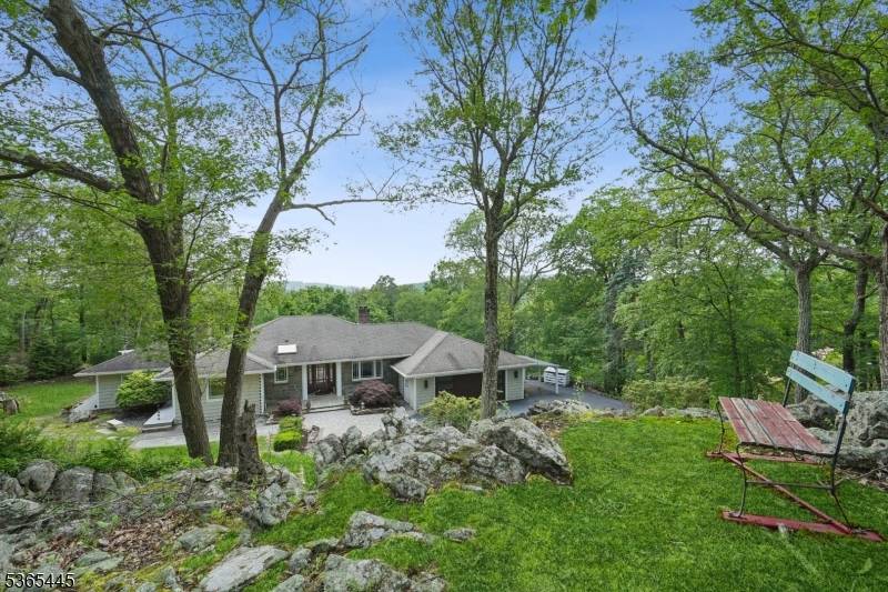 Kinnelon Boro, NJ 07405,8 Hornbeam Ln