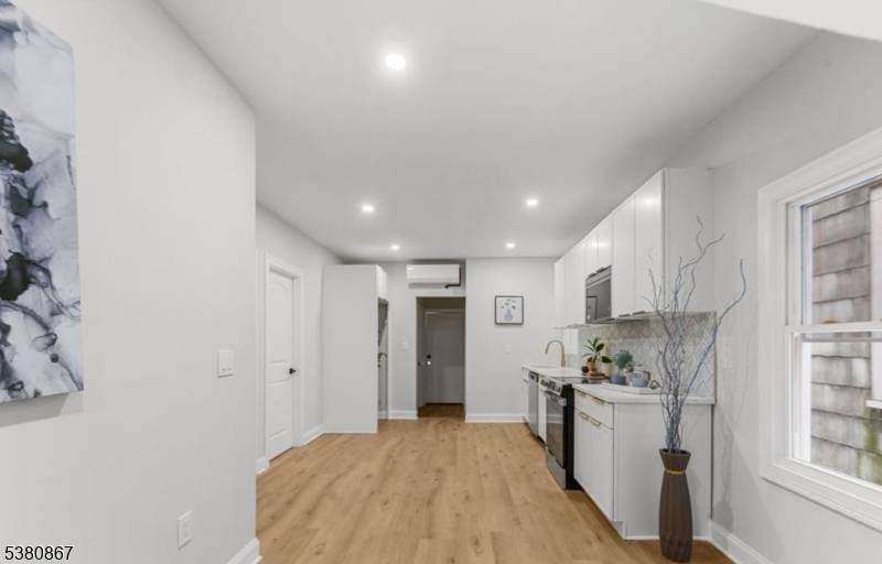 Harrison Town, NJ 07029,321 William St #1