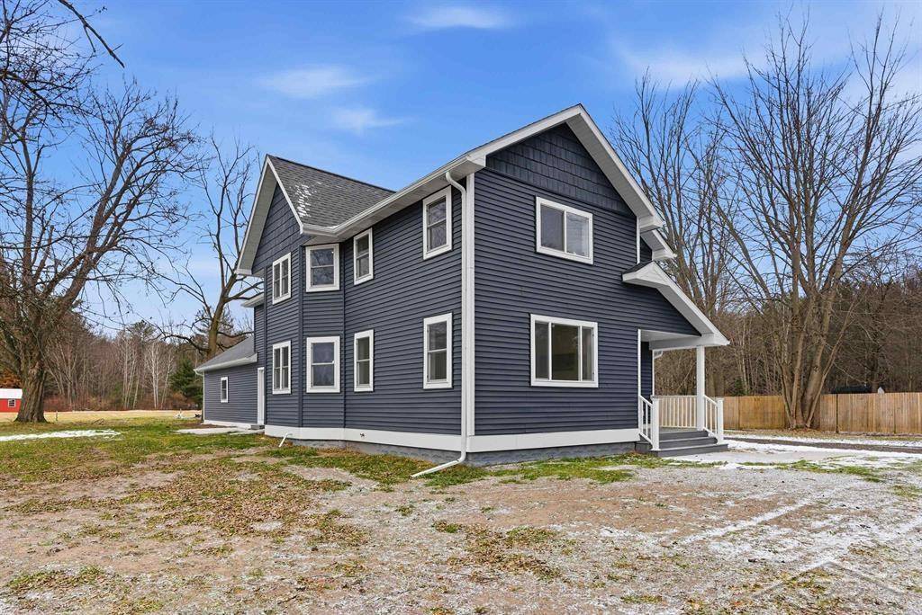 Sanford, MI 48657,2797 N West River RD