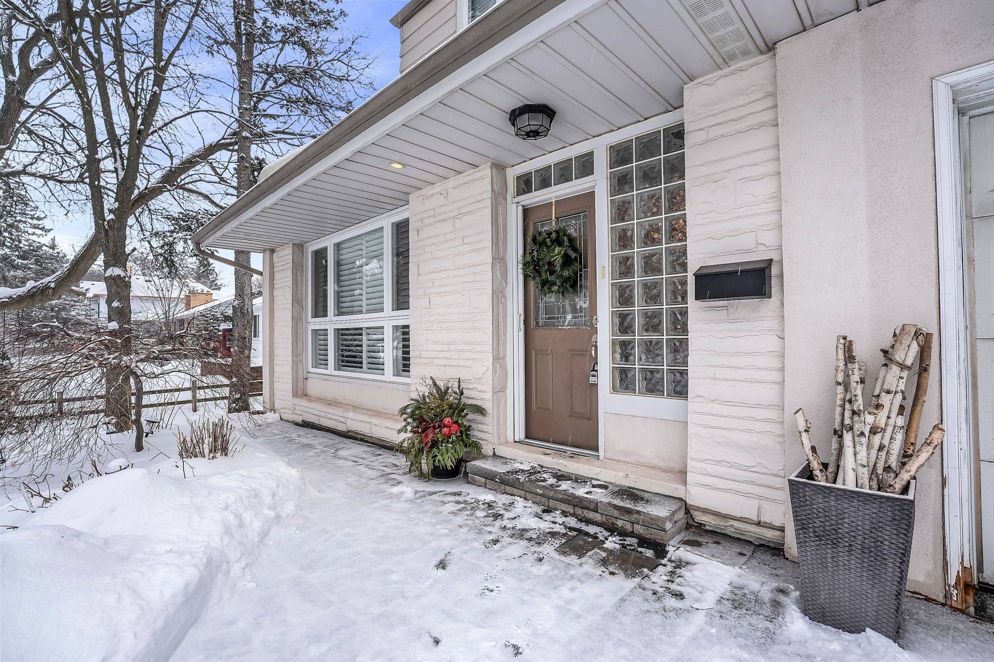 Toronto C13, ON M3B 1K7,15 Addison CRES