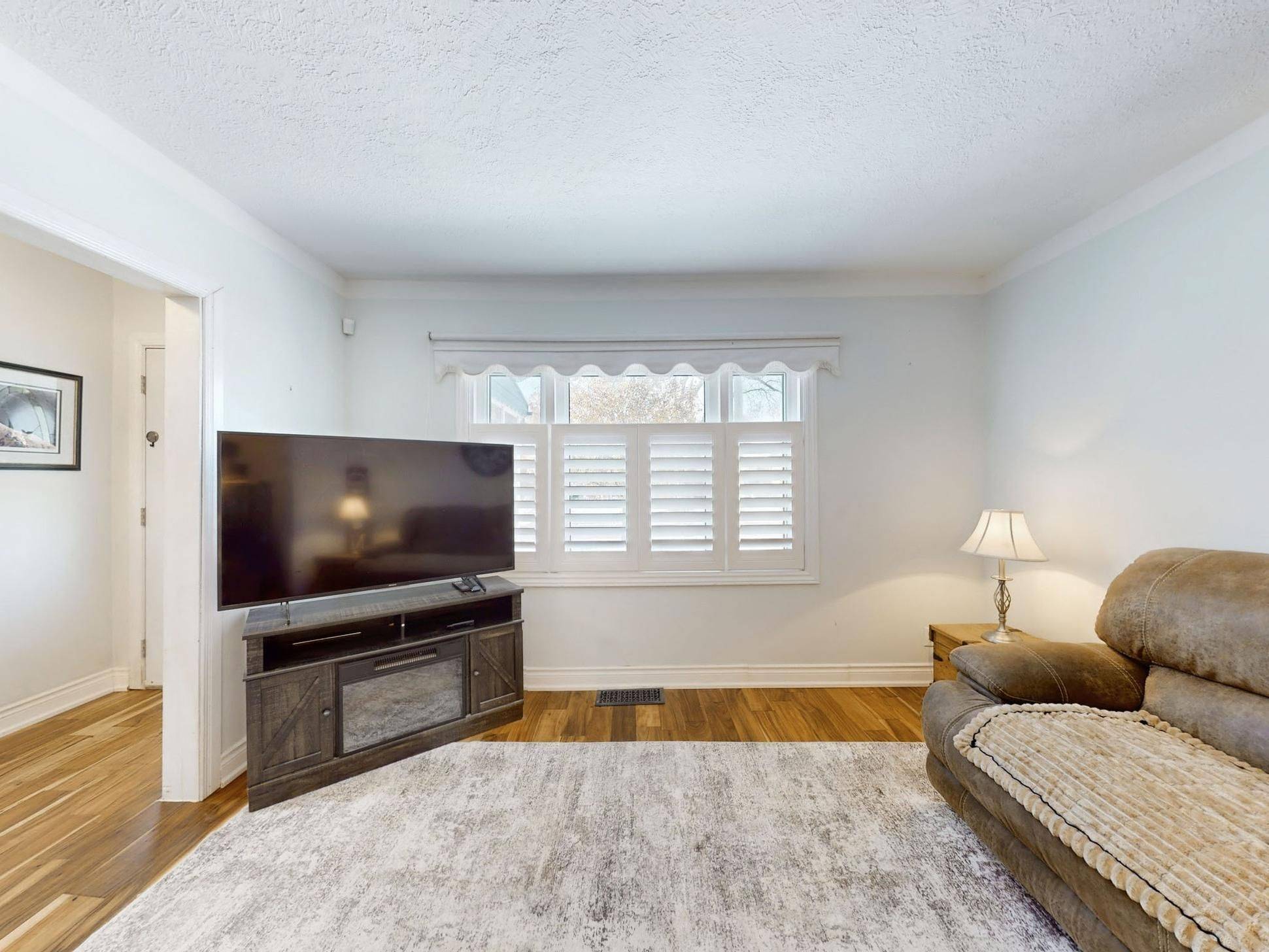 Oshawa, ON L1G 4J2,651 Somerville AVE