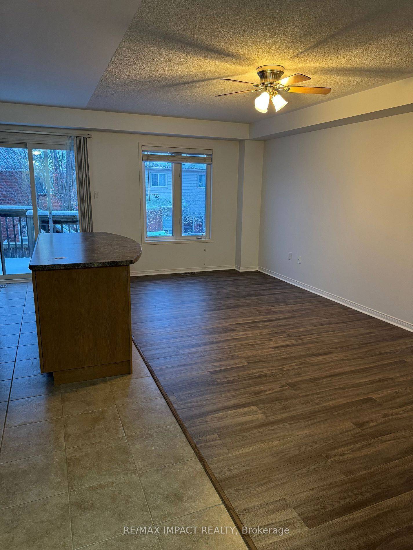 Oshawa, ON L1K 0H1,1384 Rennie ST W