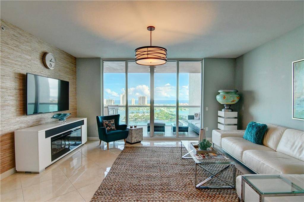 Riviera Beach, FL 33404,2640 Lake Shore Dr #2211