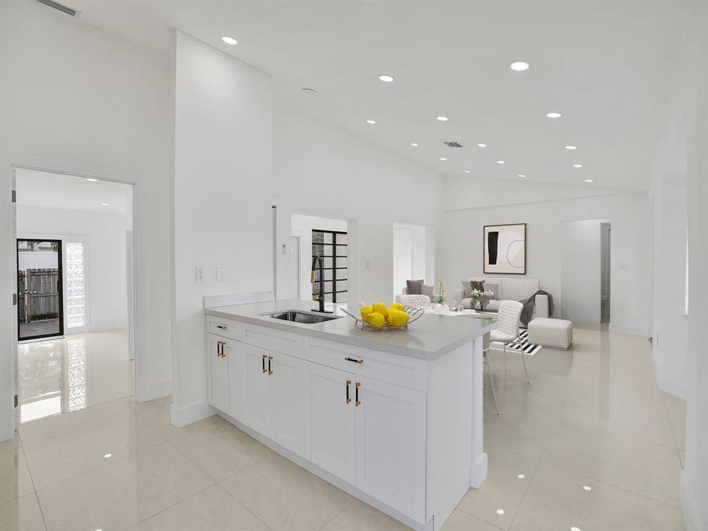 Dania Beach, FL 33004,200 SE 7th St