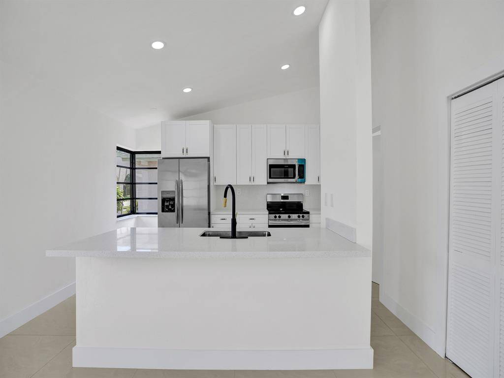 Dania Beach, FL 33004,200 SE 7th St