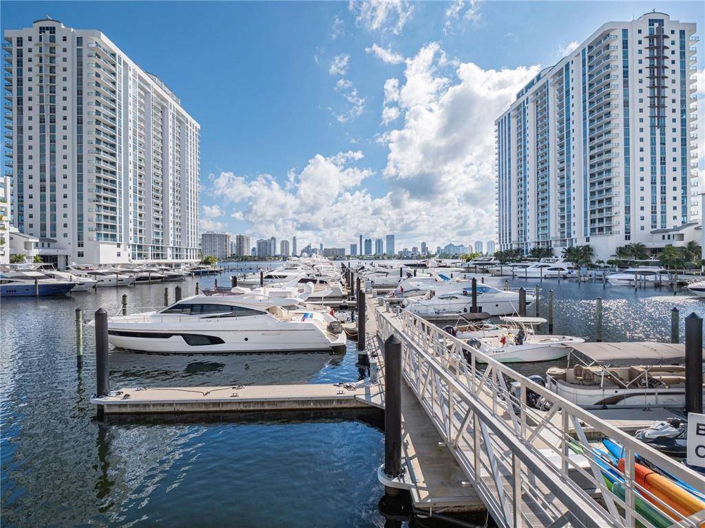 North Miami Beach, FL 33160,17111 Biscayne Boulevard #2105 + 1 BOAT SLIP 100 ft