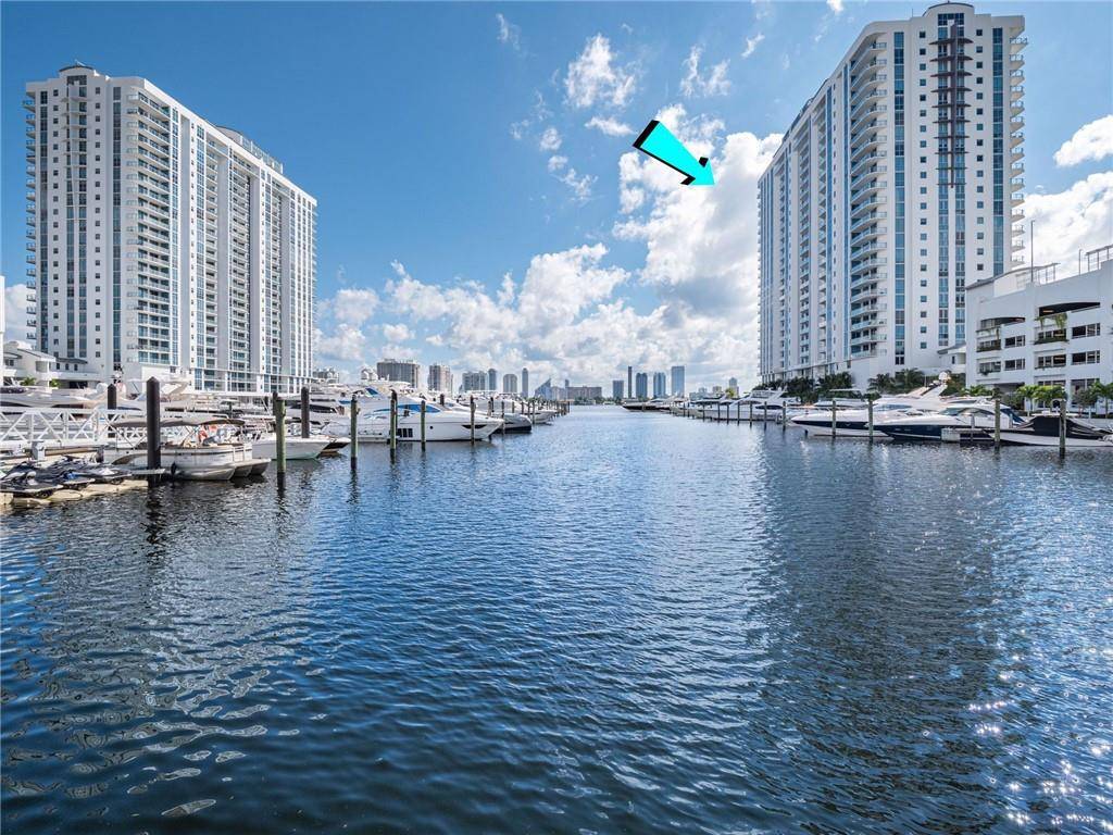 North Miami Beach, FL 33160,17111 Biscayne Boulevard #2105 + 1 BOAT SLIP 100 ft