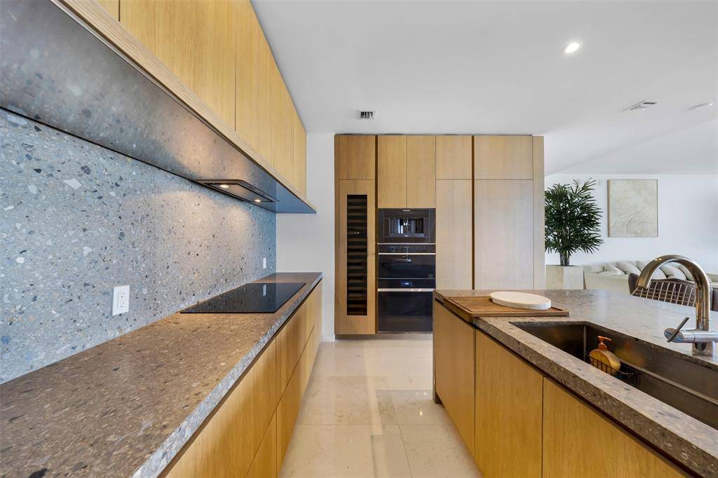 Surfside, FL 33154,8701 Collins Ave #701