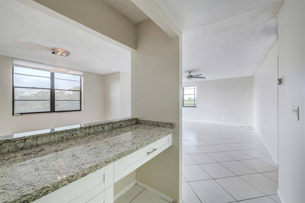 Hollywood, FL 33021,3900 N Hills Dr #409