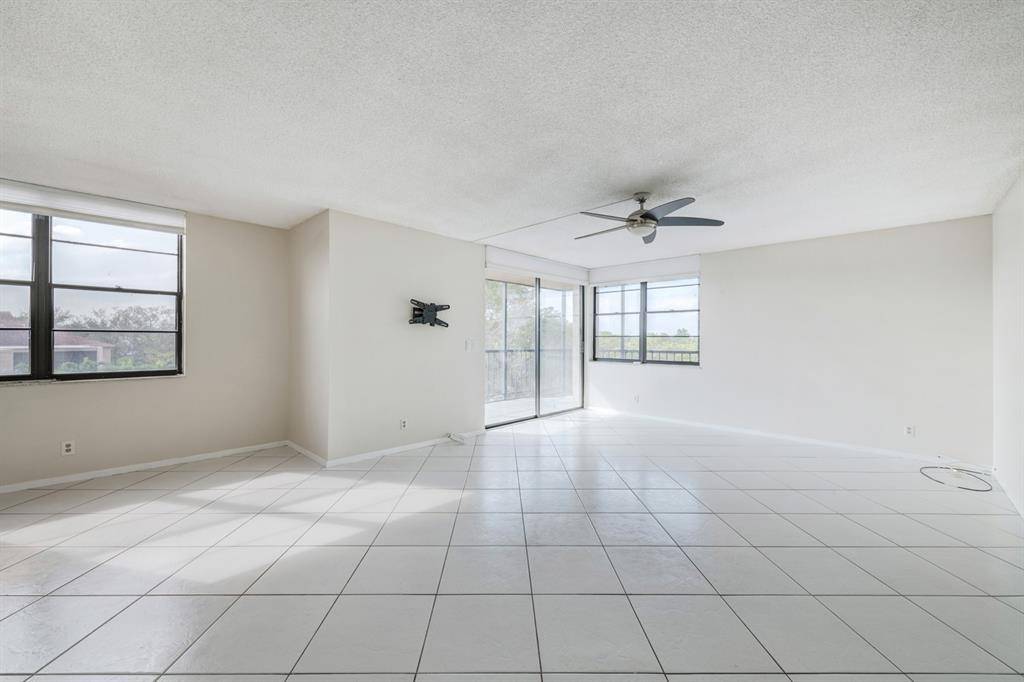 Hollywood, FL 33021,3900 N Hills Dr #409