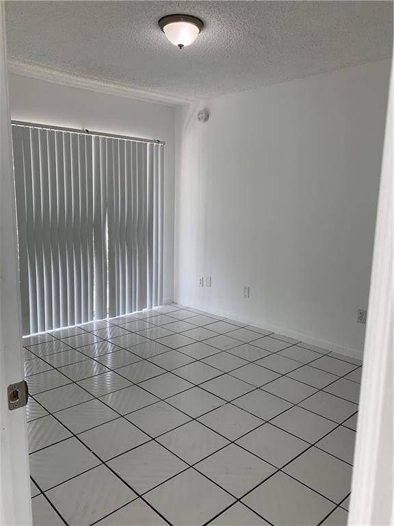 Davie, FL 33314,4131 Stirling Rd #304