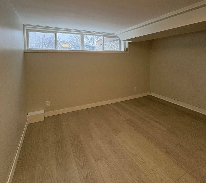 Newmarket, ON L3Y 2W8,70 Marlin CT #B