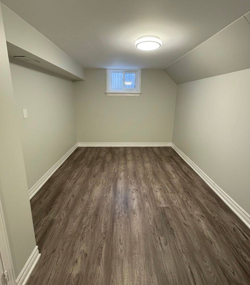 Newmarket, ON L3Y 2W8,70 Marlin CT #B