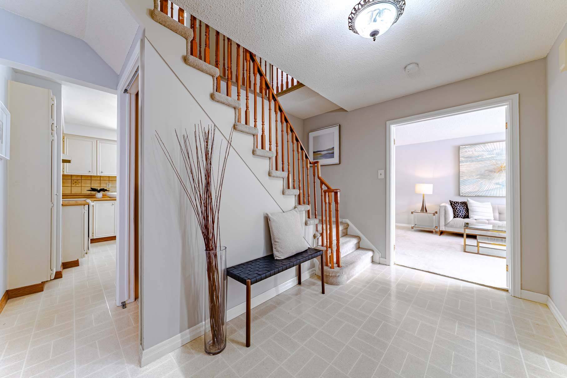 Newmarket, ON L3Y 6H4,56 Manning CRES