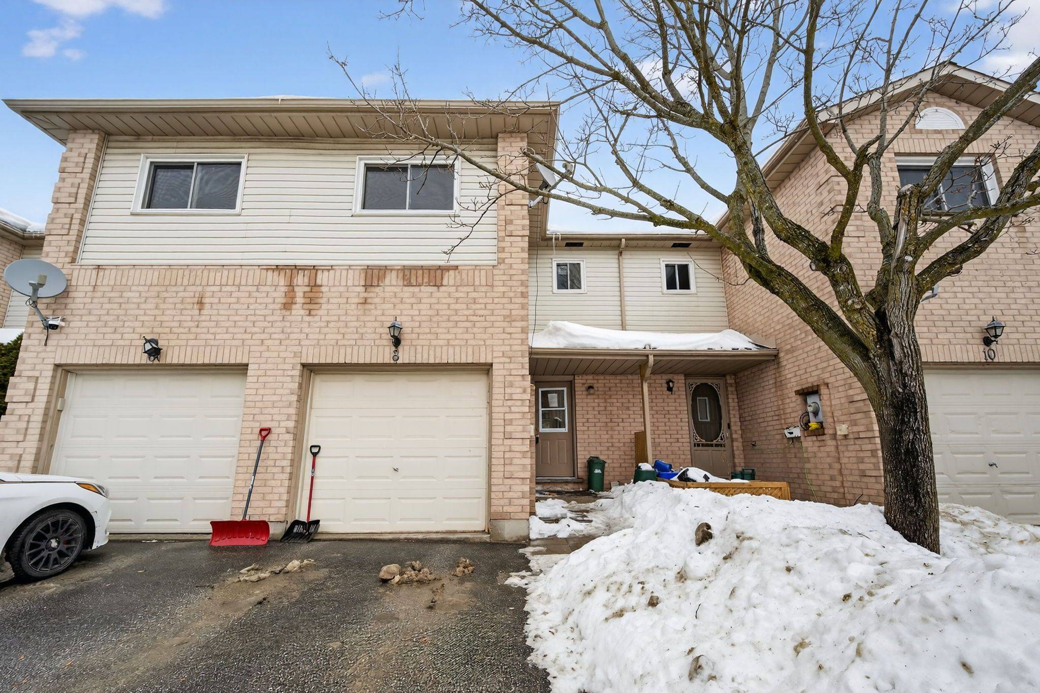 Orillia, ON L3V 4X9,531 High ST #8