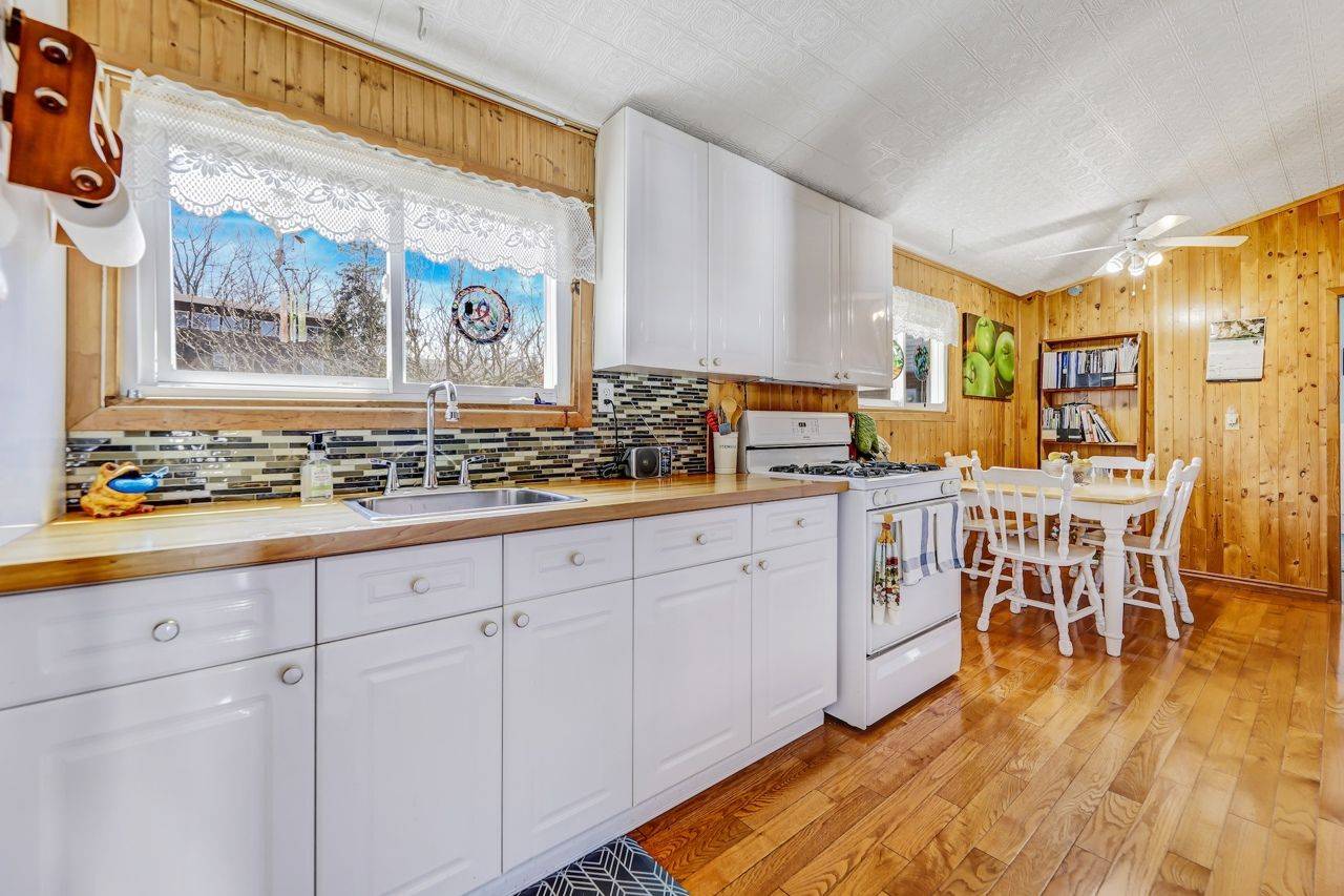 Barrie, ON L4N 3X3,24 Brennan AVE