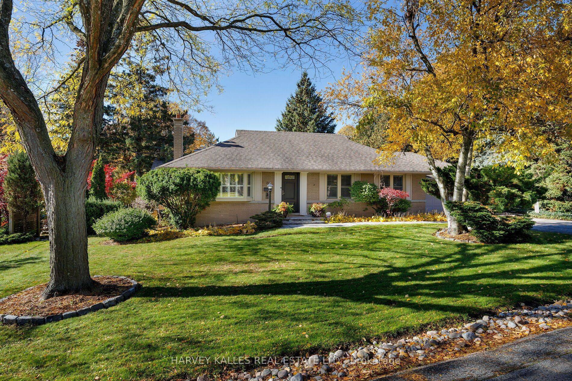 Toronto W08, ON M9A 2K2,24 CEDARLAND DR