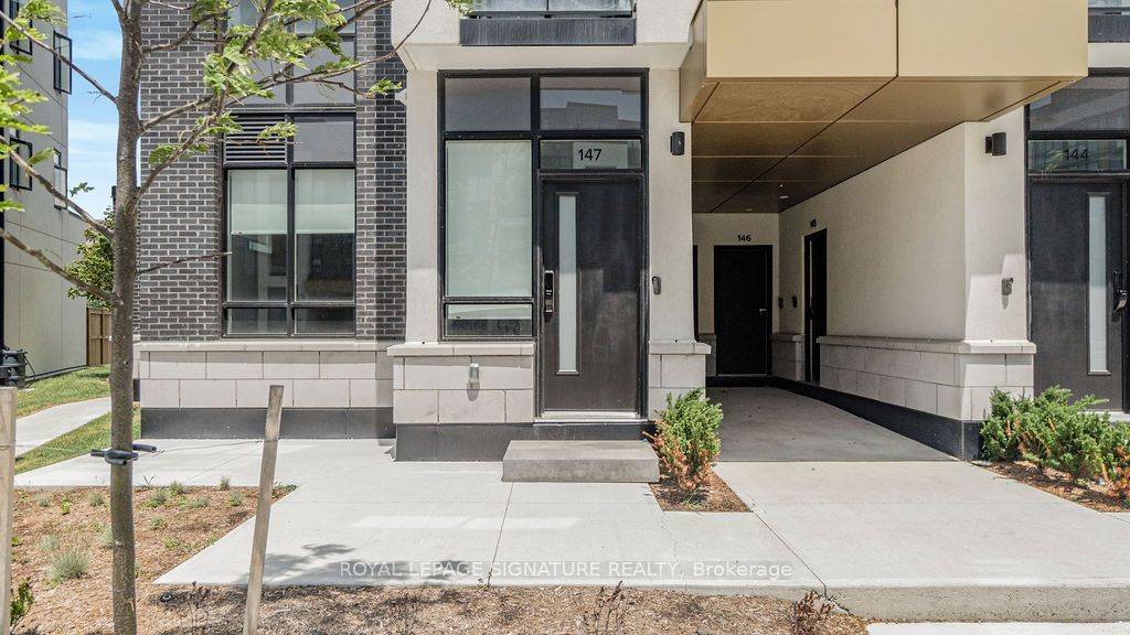 Oakville, ON L6M 4M2,3025 Trailside DR #147