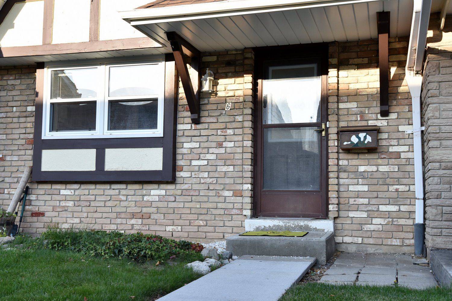 Burlington, ON L7P 2Z9,2254 Upper Middle RD #6