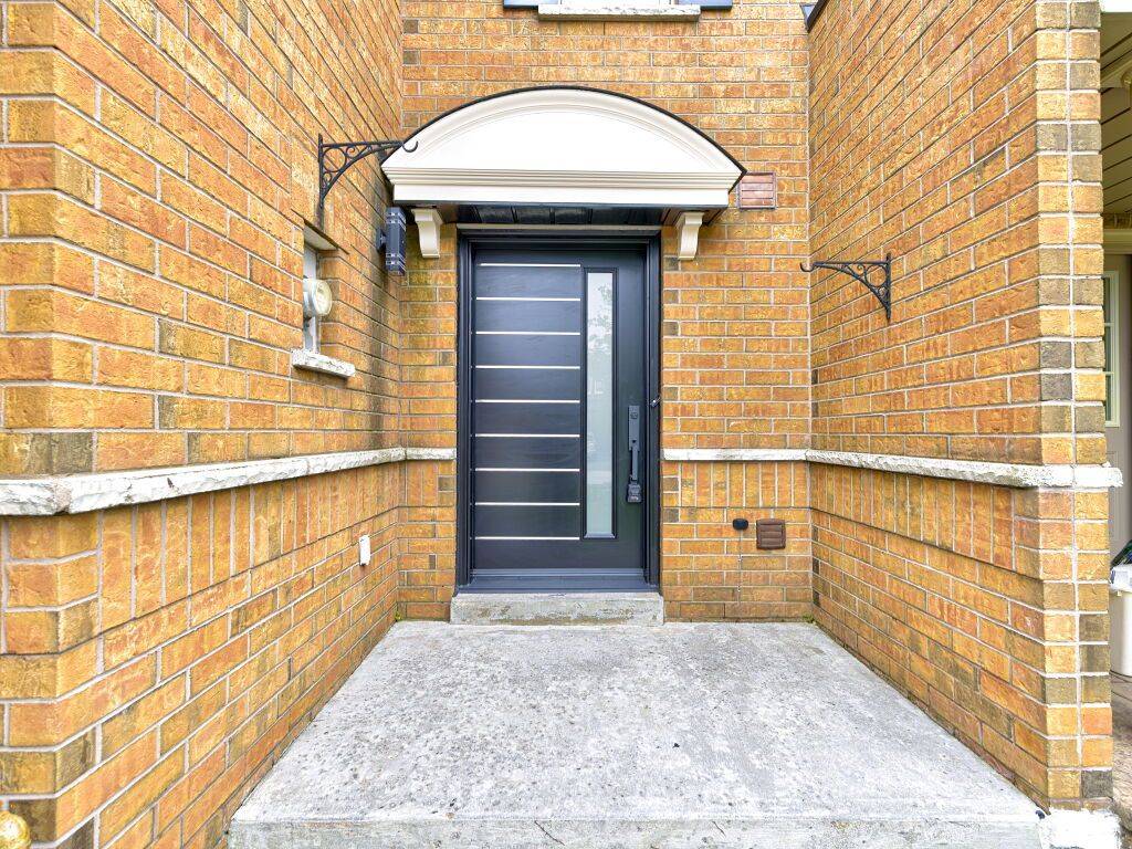 Oakville, ON L6H 6S5,373 Ravineview WAY