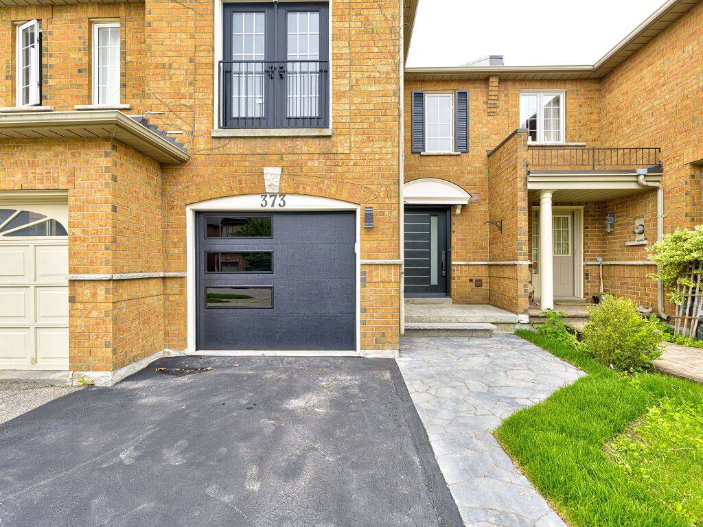 Oakville, ON L6H 6S5,373 Ravineview WAY
