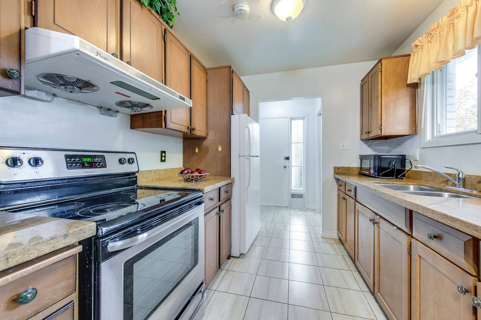 Mississauga, ON L5K 1E8,2835 Hollington CRES #(Upper)