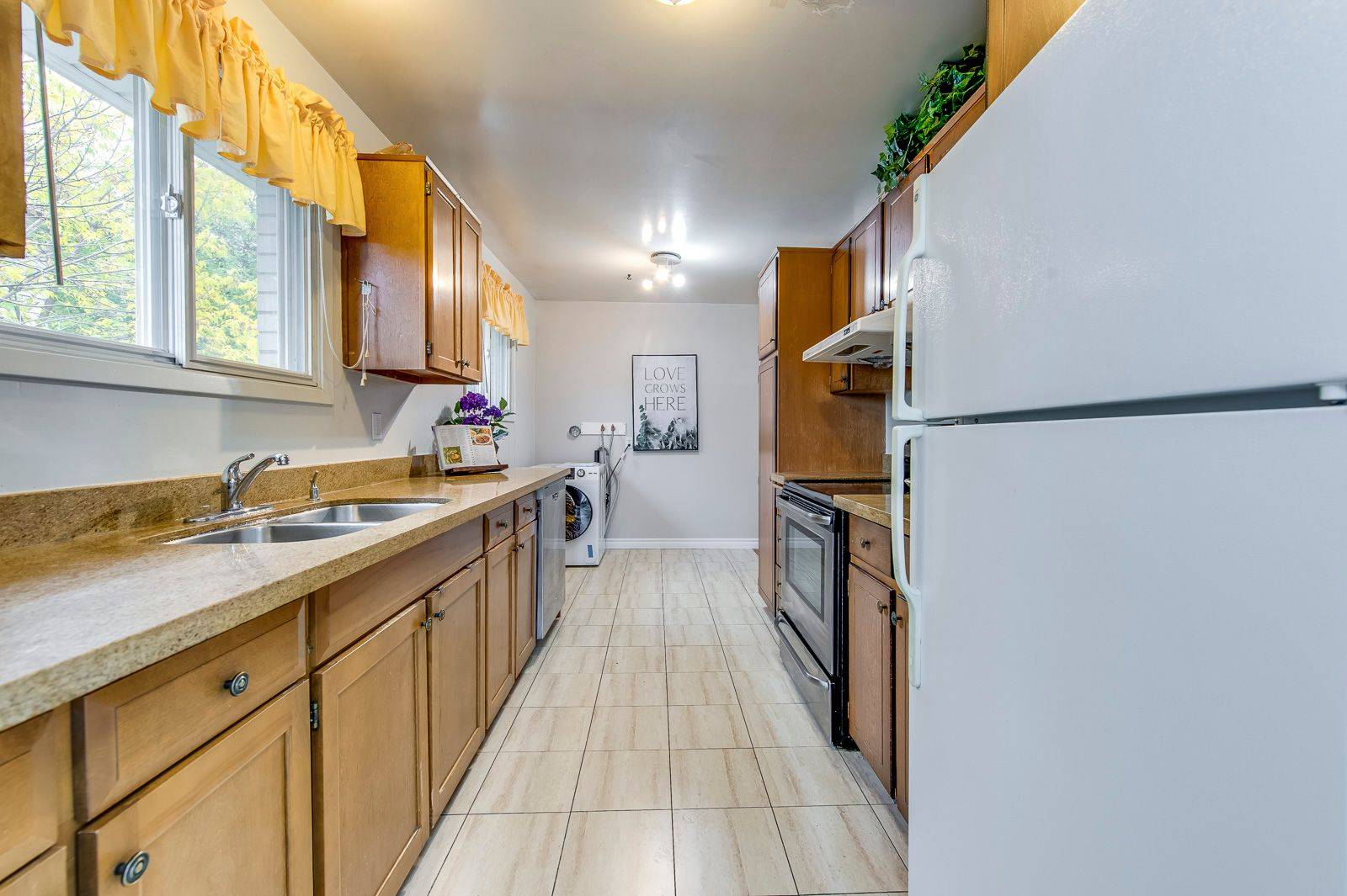 Mississauga, ON L5K 1E8,2835 Hollington CRES #(Upper)