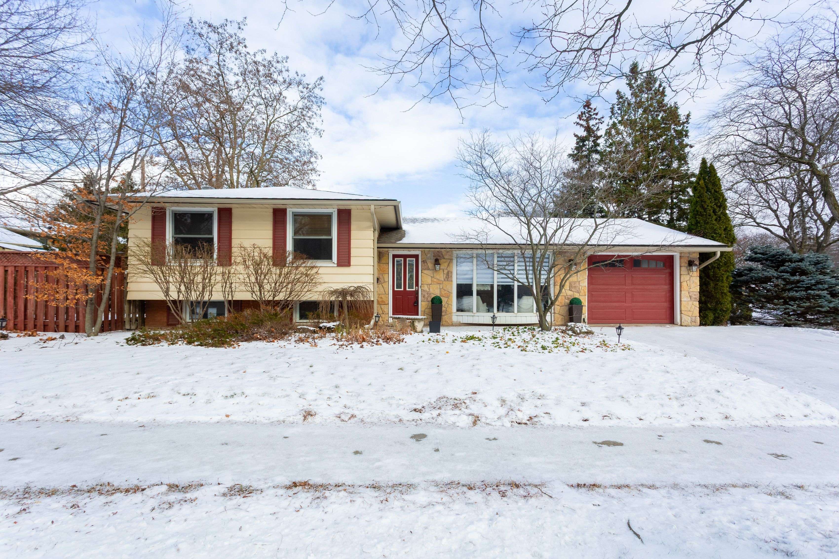Burlington, ON L7N 3E4,581 Braemore RD