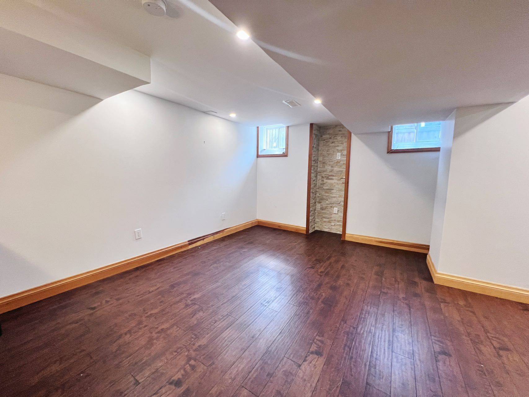 Oakville, ON L6M 0T8,Bsmt-220 Sixteen Mile DR