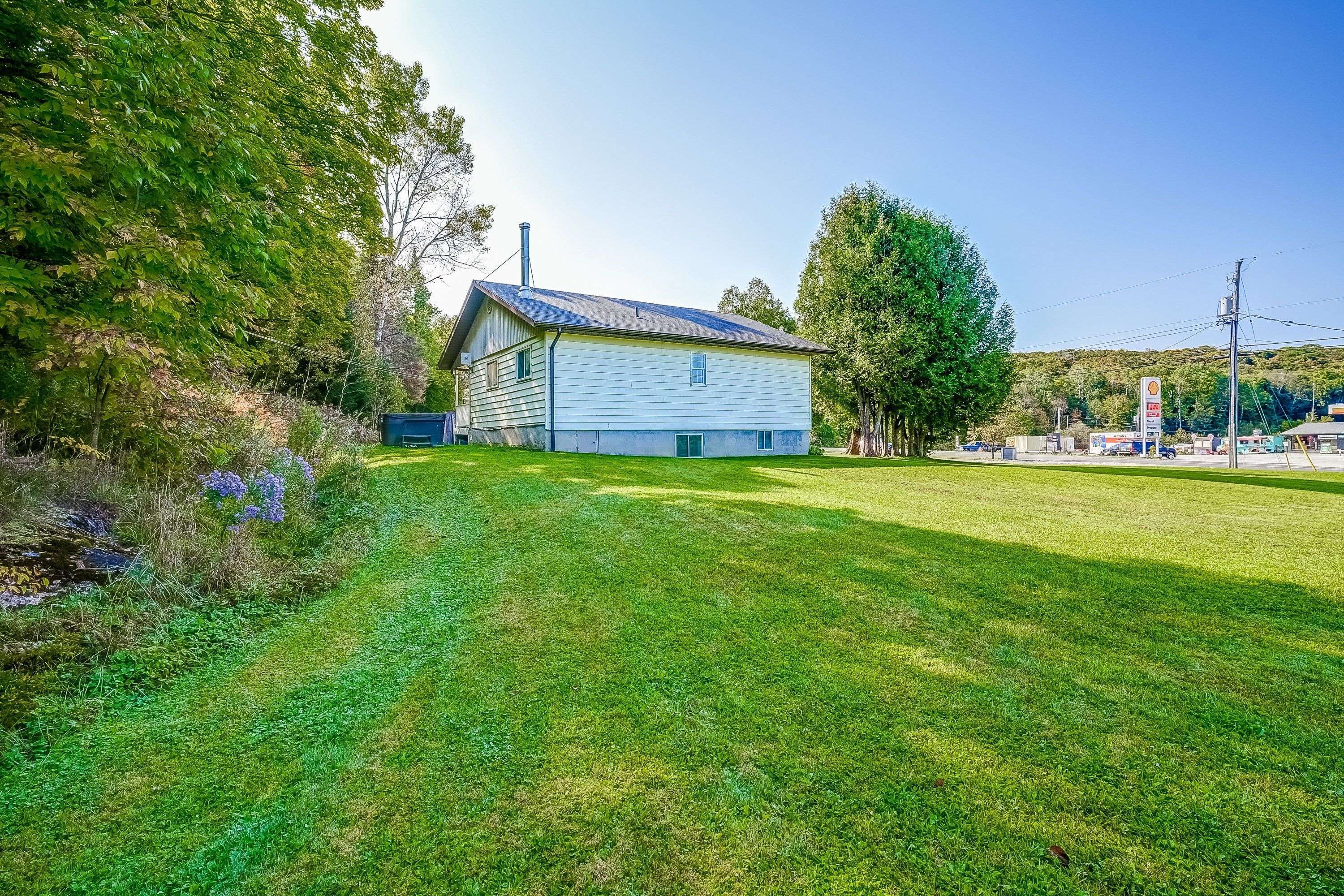 Muskoka Lakes, ON P0B 1M0,949 Raymond RD