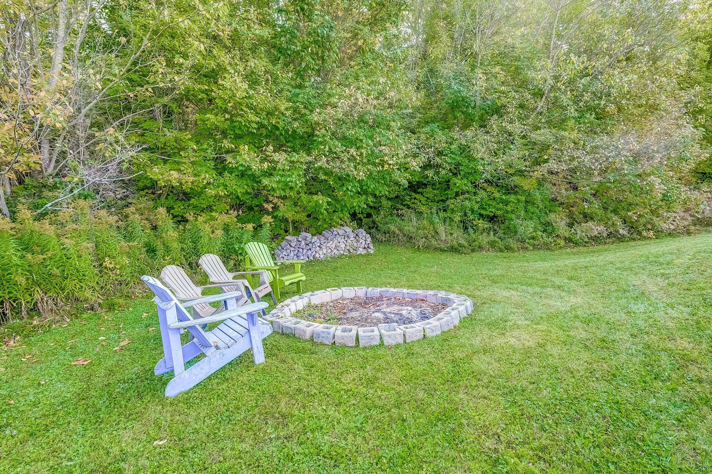 Muskoka Lakes, ON P0B 1M0,949 Raymond RD