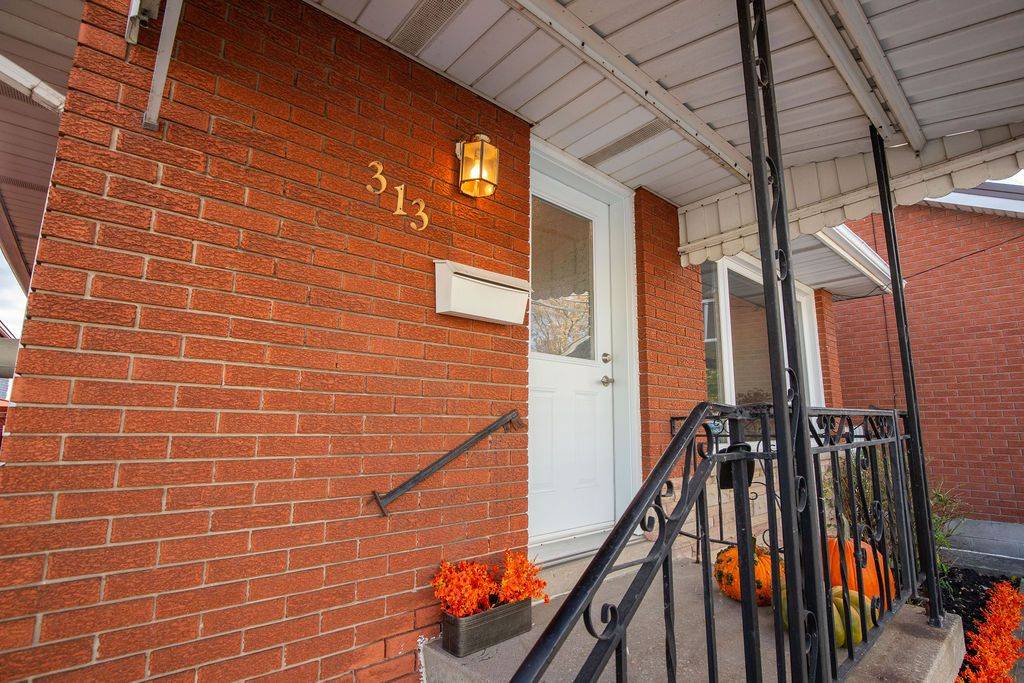 Hamilton, ON L8R 2J3,313 Barton ST W