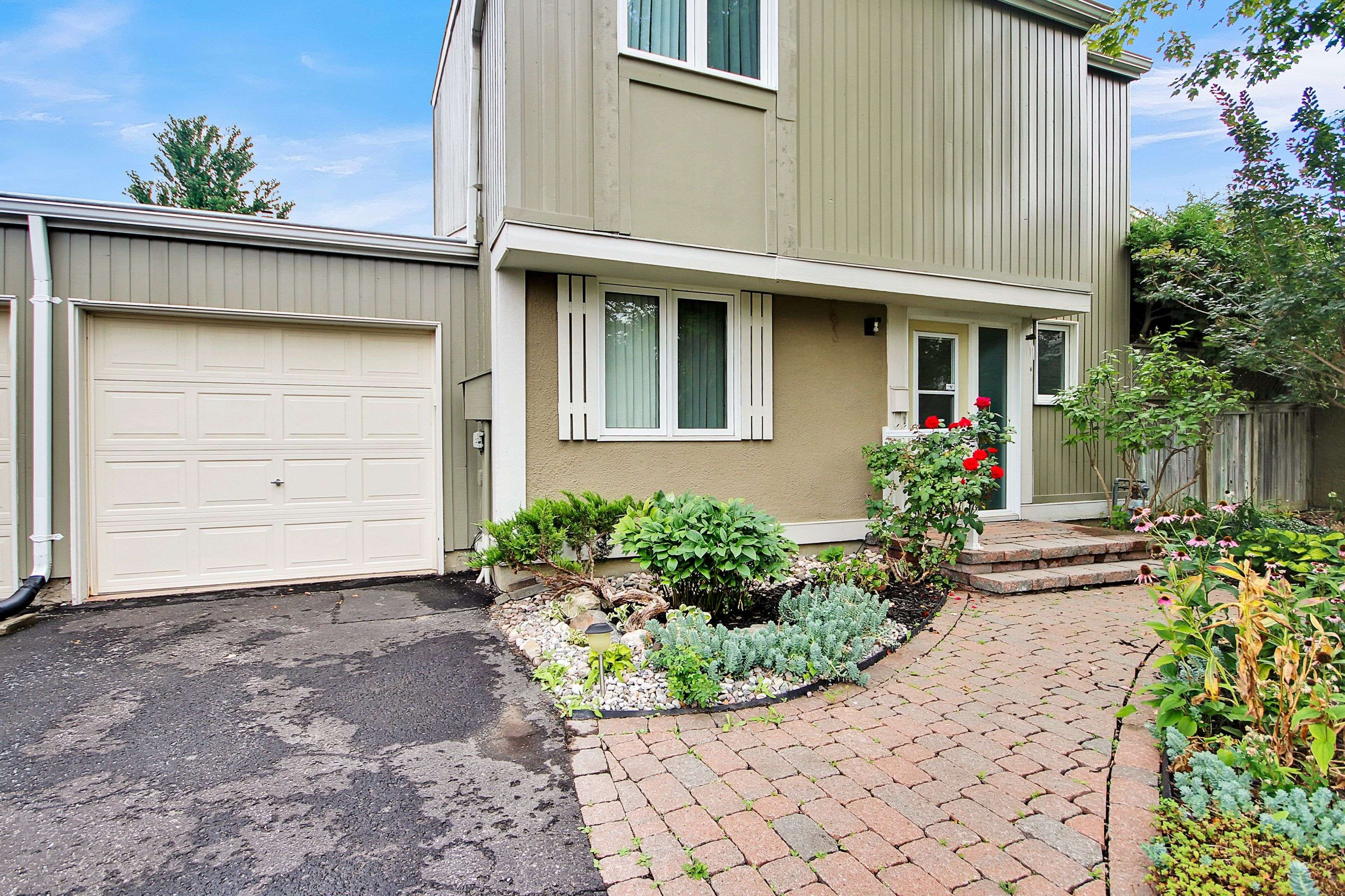 Kanata, ON K2K 1B7,26 Jackson CT