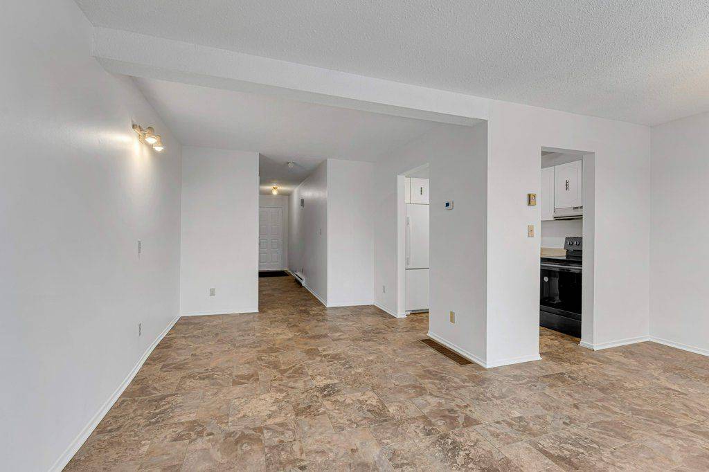 Kingston, ON K7M 7S8,39 Coventry CRES