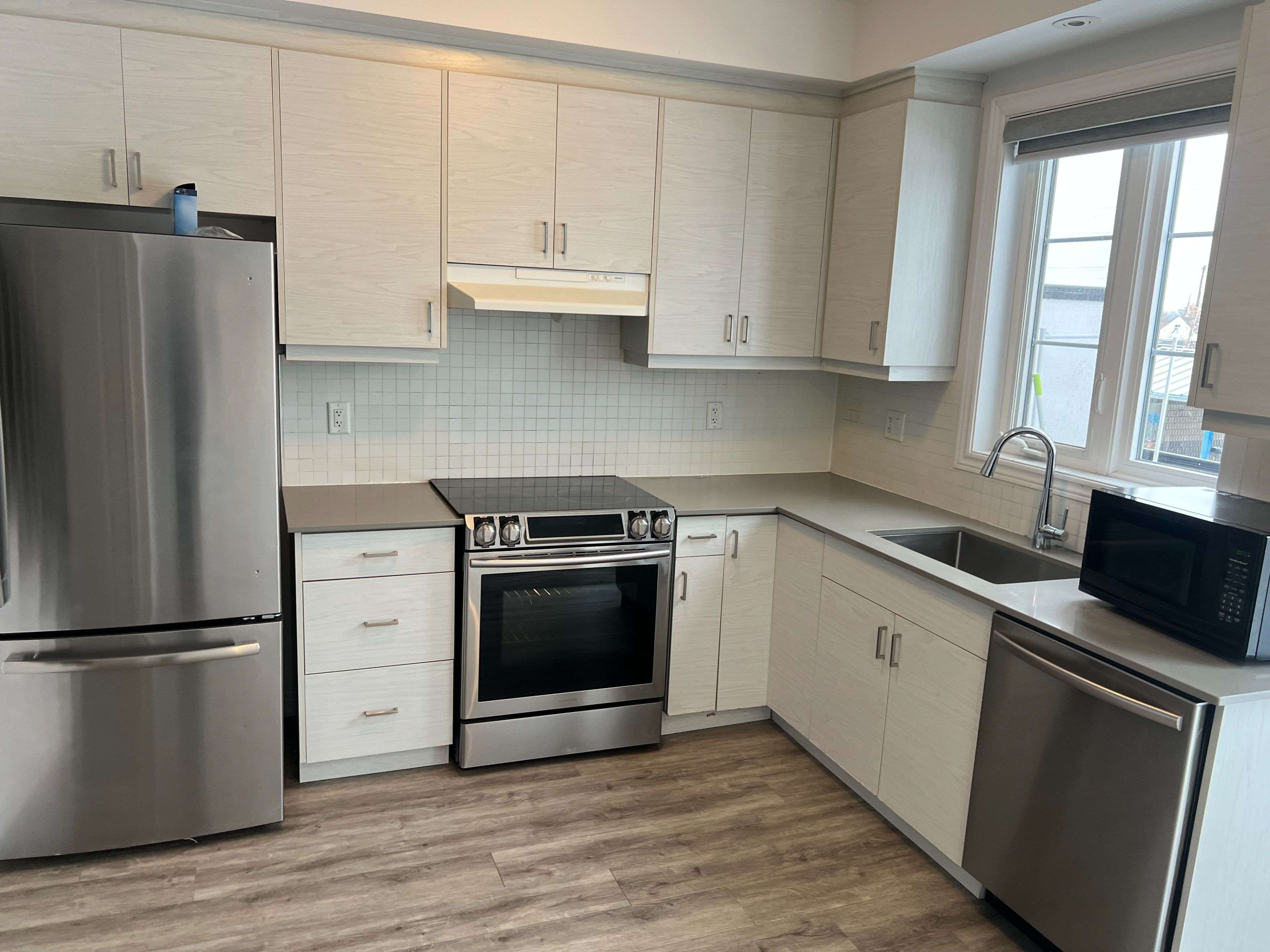 Hamilton, ON L8H 6P2,575 Woodward AVE #17