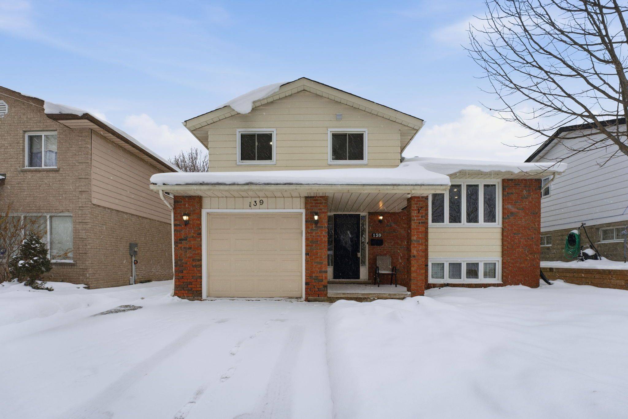 Kitchener, ON N2E 2L1,139 The Country WAY