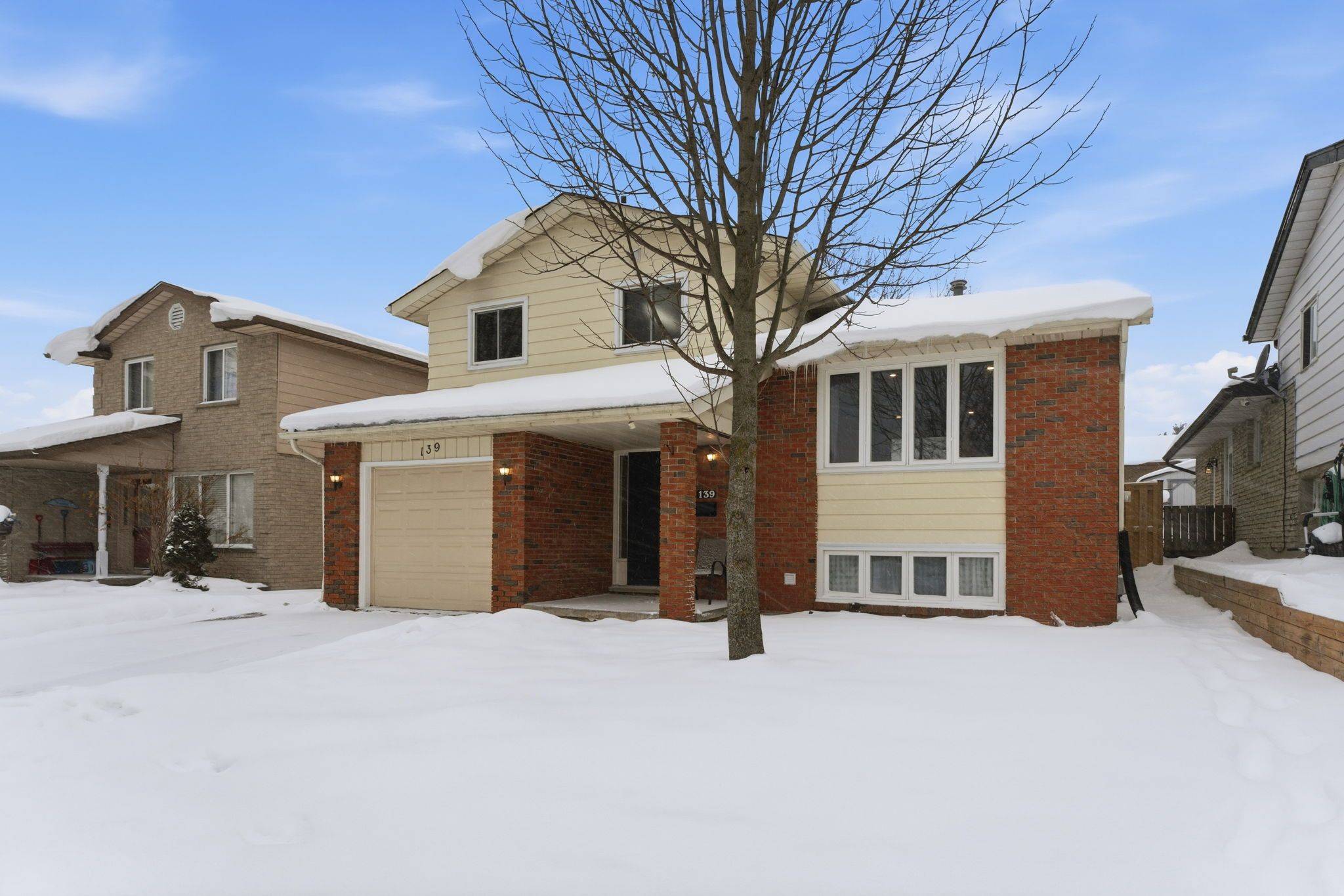 Kitchener, ON N2E 2L1,139 The Country WAY